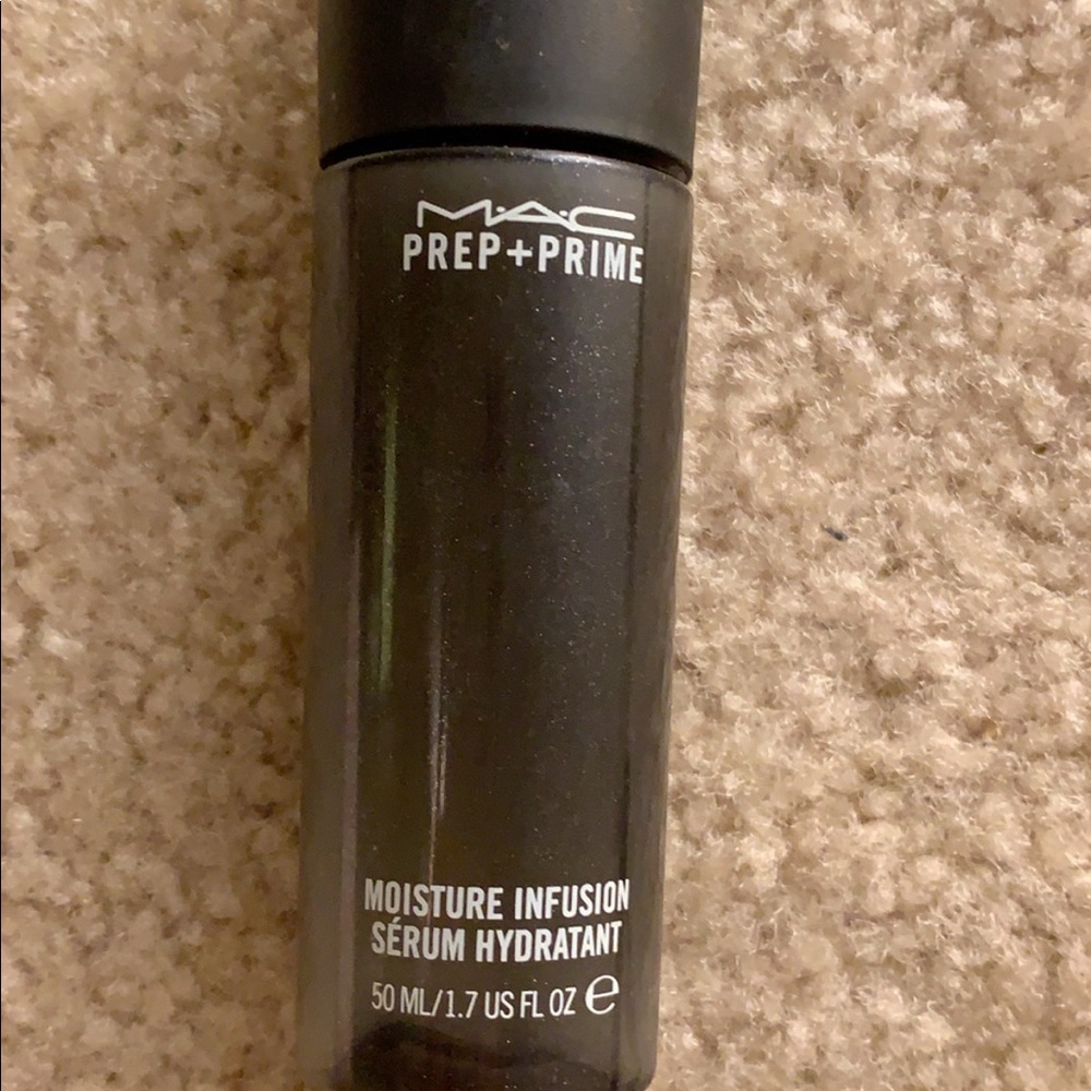 MAC MOISTURE INFUSION SERUM